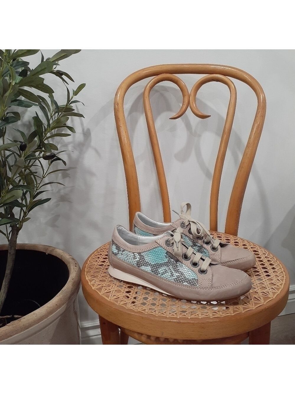 NWOT Mephisto Bretta Turquoise Python Print Casual Sneaker